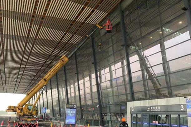 樊城玻璃幕墙维护和保养